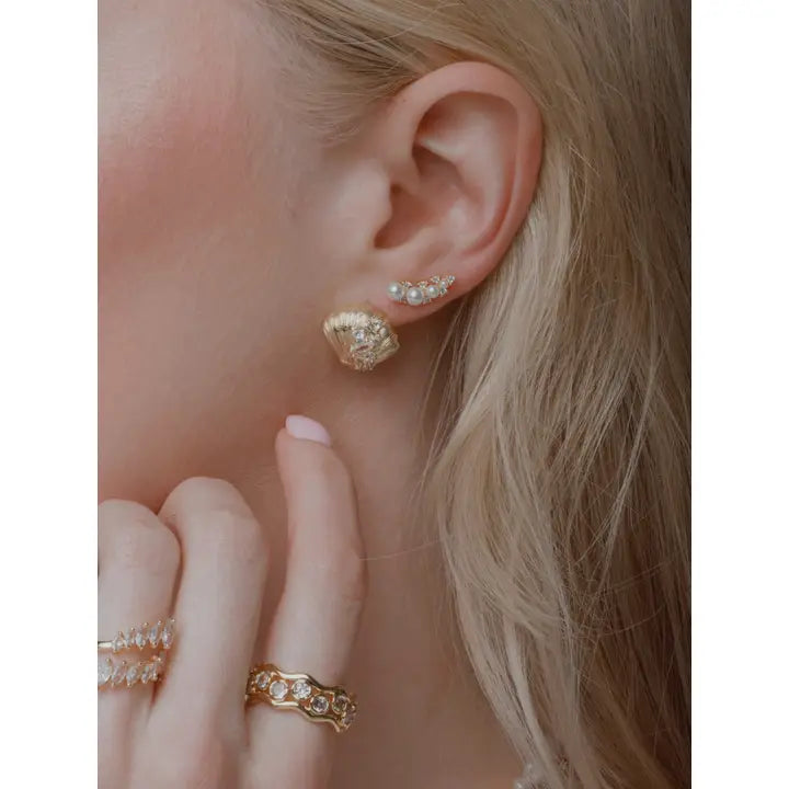 Elin Pearl Climber