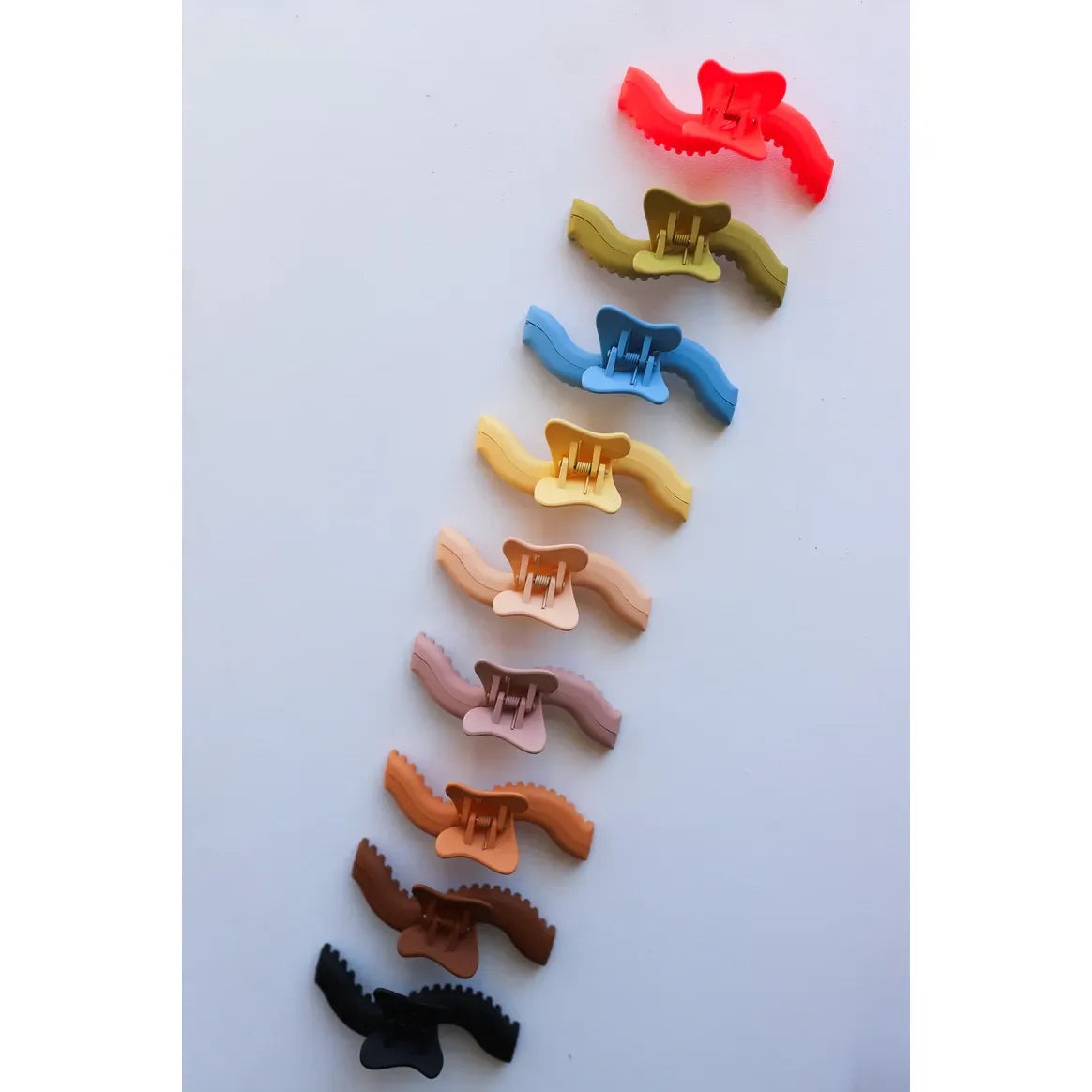 Kaxi Wavy Midi Hold Everything Claw