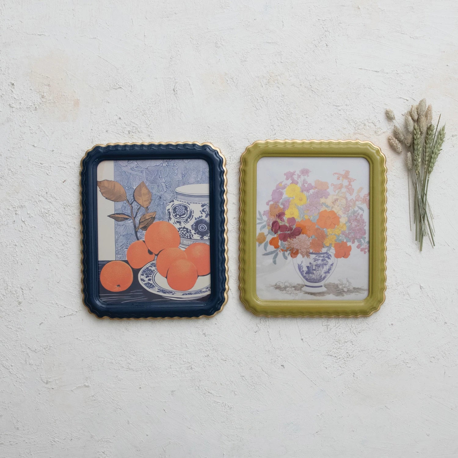 Scalloped Photo Frame with Gold Finish Edge