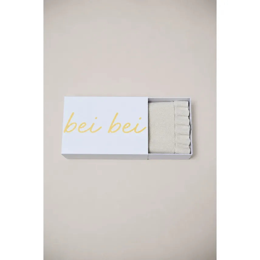 Bei Bei | Ruffle Knit Blanket