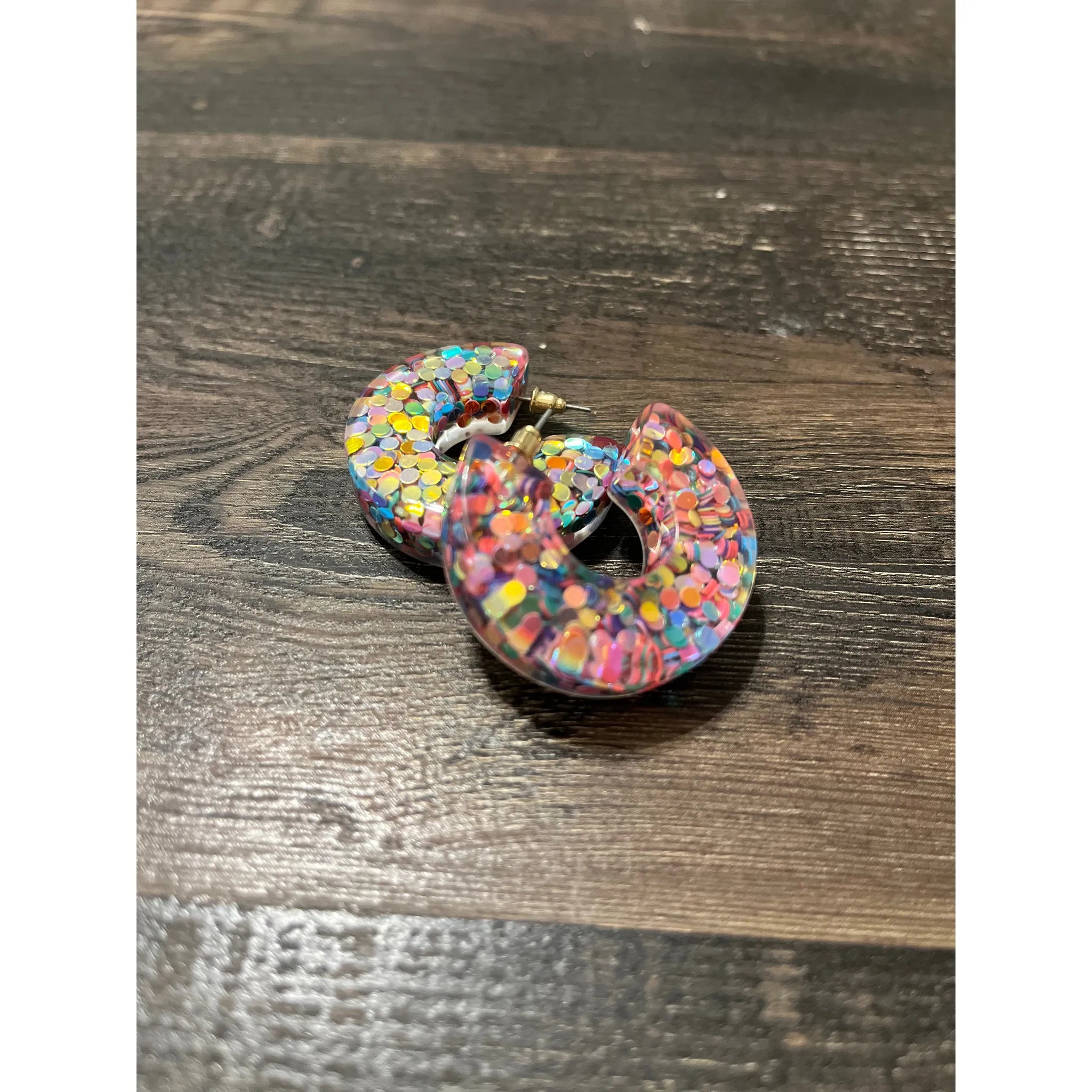 Chunky Acrylic Hoop with Multi Color Confetti - Miles and Bishop